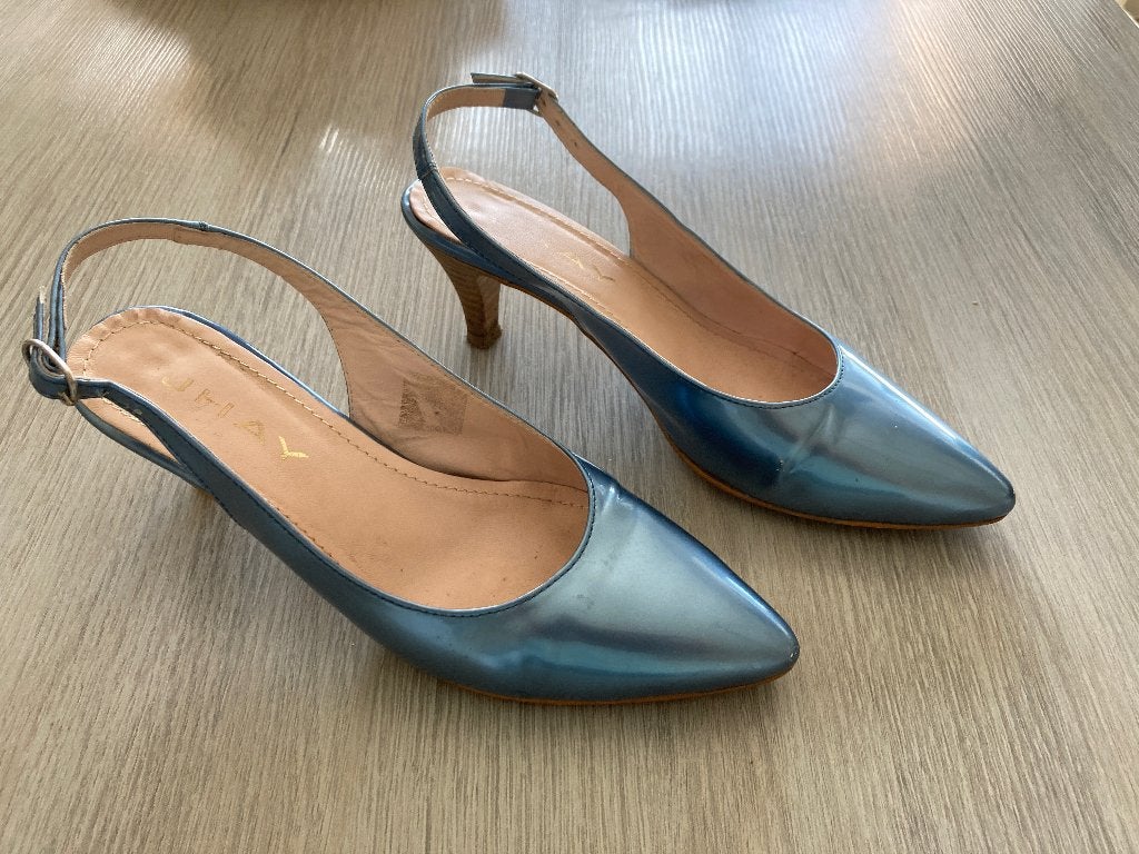 Mooie pumps in jeansblauw. JHAY. Maat 39. Goede staat, Blauw, Ophalen of Verzenden, Gedragen, Pumps