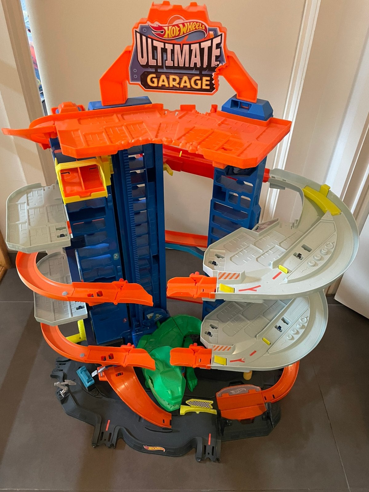 Hotwheels Ultimate Garage, Kinderen en Baby's, Ophalen, Zo goed als nieuw, Racebaan, Hot Wheels