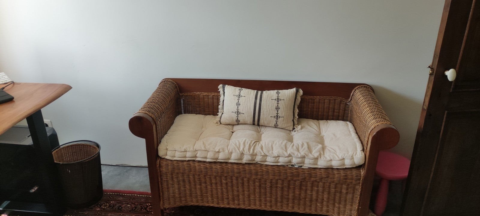 Rotan zetel met hout en bijhorend kussen, Huis en Inrichting, Ophalen of Verzenden, Hout