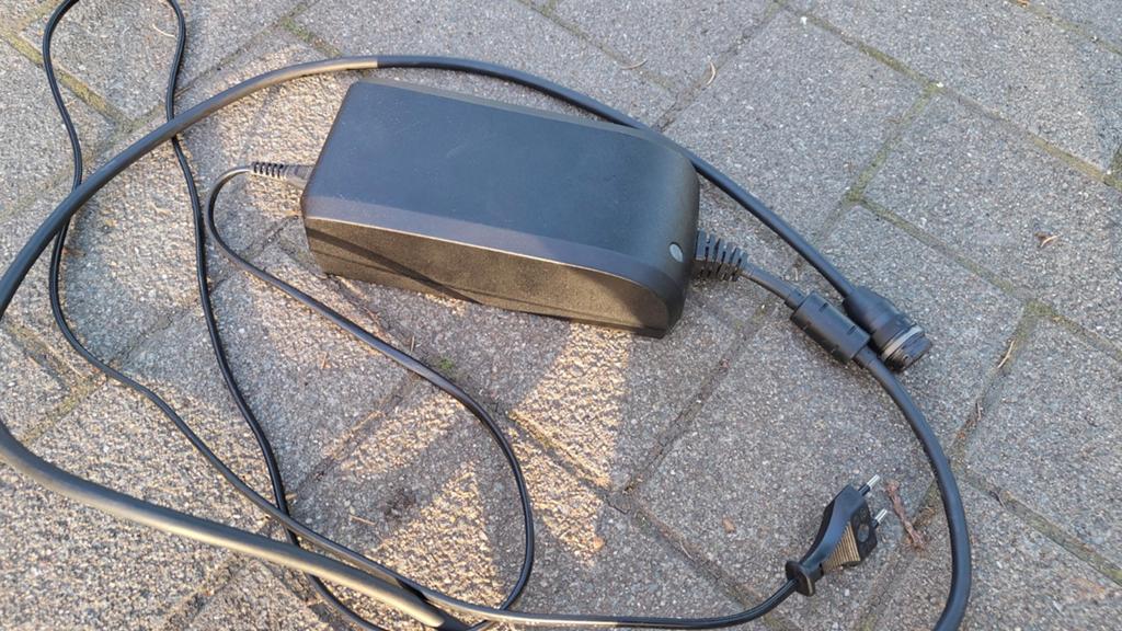 Stromer oplader CR246, Fietsen en Brommers, Fietsaccessoires | Fietsaccu's, Ophalen