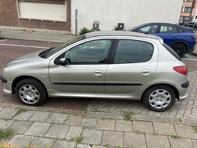 Peugeot 206 avec 85000 km, climate, essence, 1,4 cc, 2007, Autos, Peugeot, Particulier, ABS, Airbags, Air conditionné, Verrouillage central