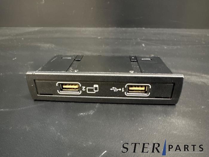 Connexion USB d'un Mercedes GLE, Autos : Pièces & Accessoires, Électronique & Câbles, Mercedes-Benz, Utilisé, 3 mois de garantie