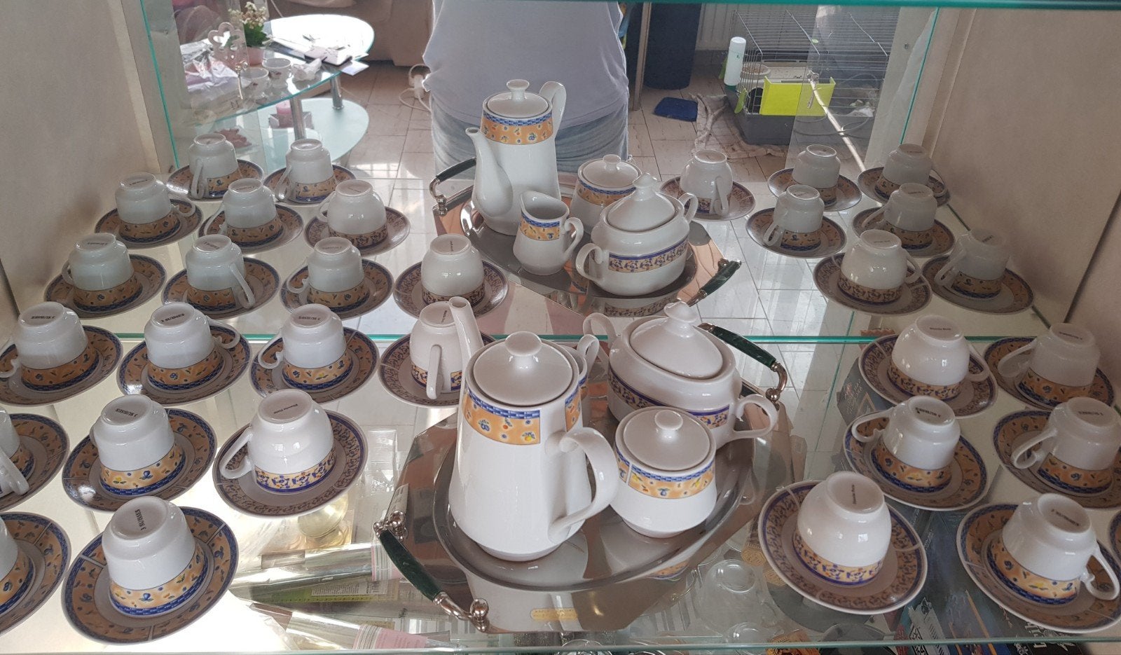 service à café ( faire offre raisonnable), Enlèvement