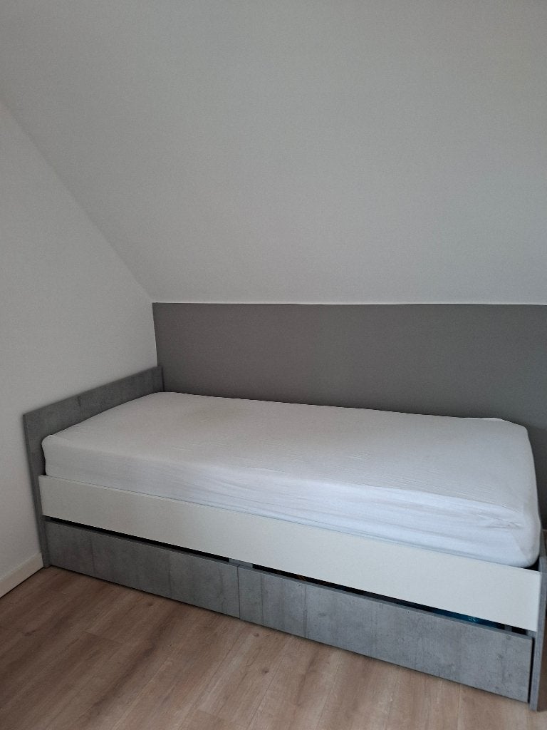 Jeugdkamer grijs of bruin, Huis en Inrichting, Ophalen, Zo goed als nieuw, Eenpersoons