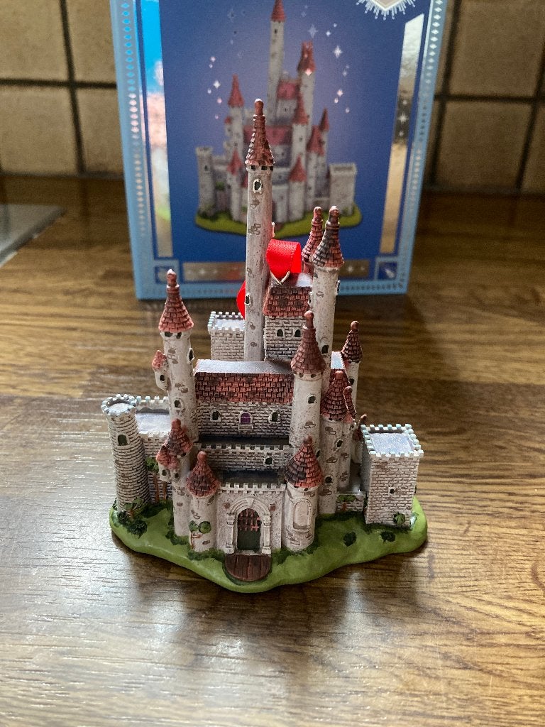 Disney castle Ornament - Sneeuwwitje ( Limited edition ), Ophalen of Verzenden, Sneeuwwitje of Doornroosje, Nieuw, Beeldje of Figuurtje