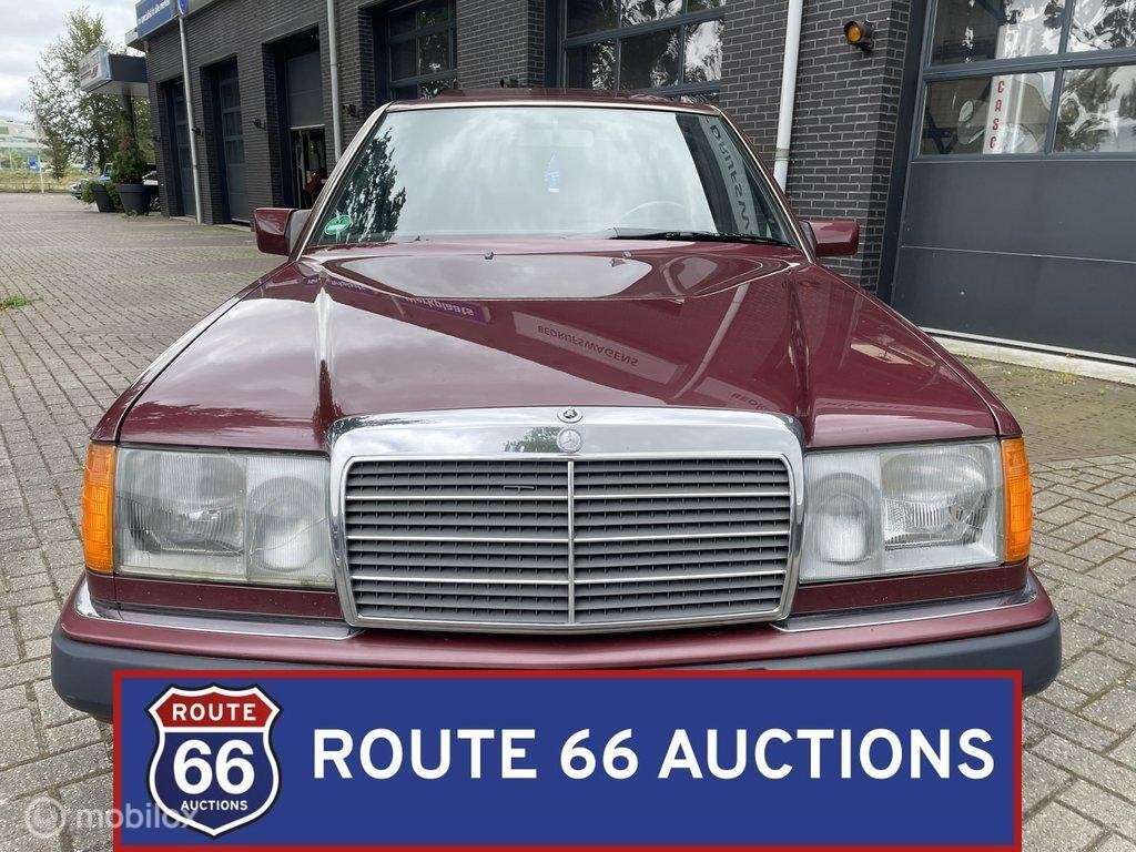 Mercedes-Benz 300 E | 1990 | Route 66 Auctions, Autos, Oldtimers & Ancêtres, Achat, Entreprise, Boîte manuelle, Autre carrosserie