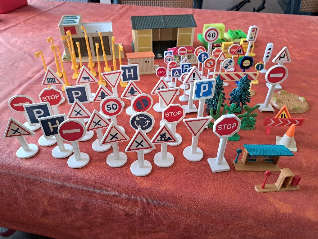 Jouets, plastique, panneaux de signalisation et bâtiments, Enlèvement, Utilisé