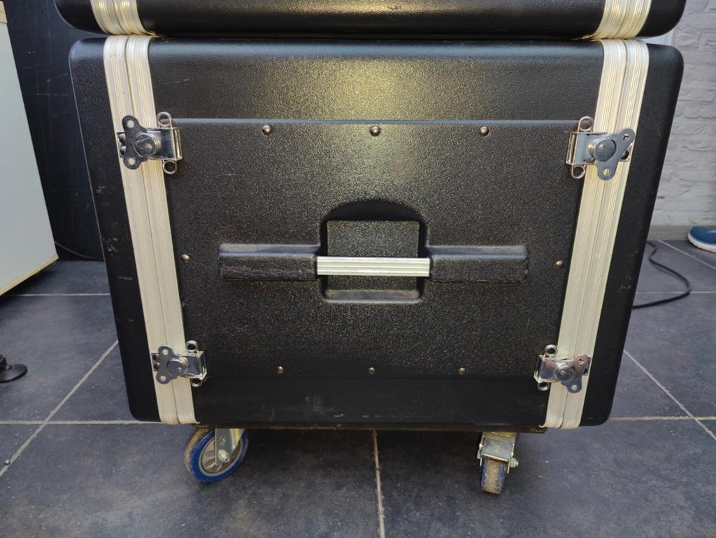Gator flightcase, Ophalen