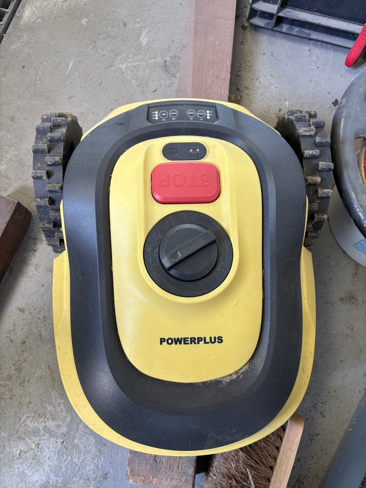 Grasrobot Powerplus, Ophalen, Gebruikt