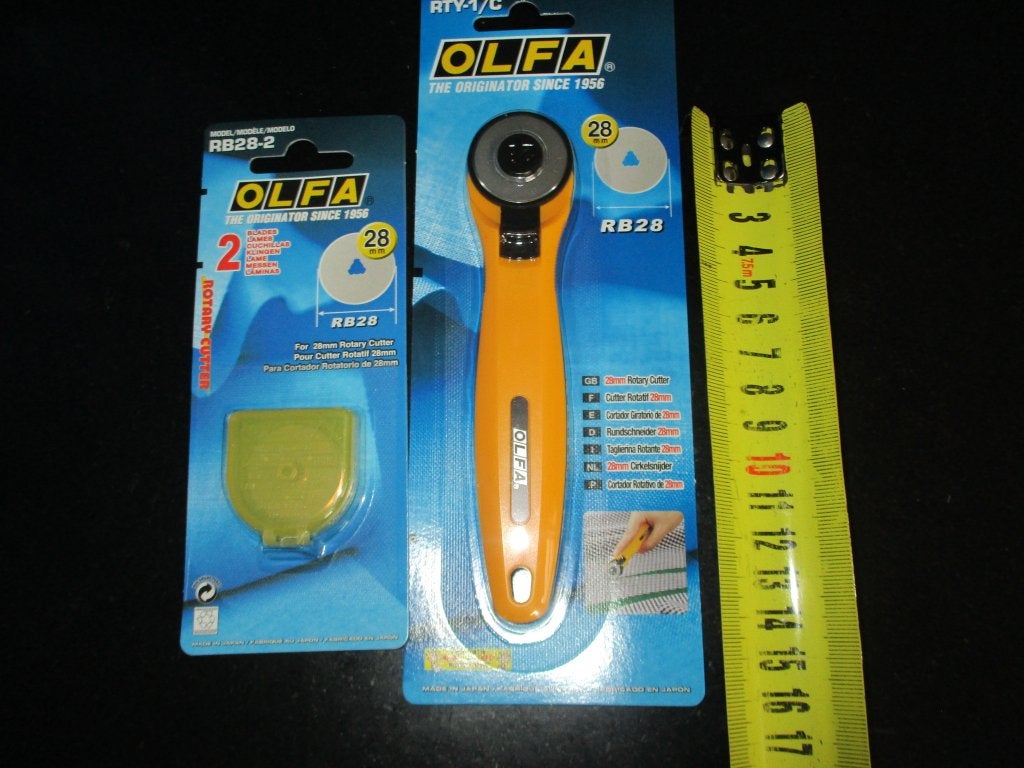 Snijmes Olfa 28mm Rotary Cutter met 2 extra snijmessen, Enlèvement ou Envoi, Neuf