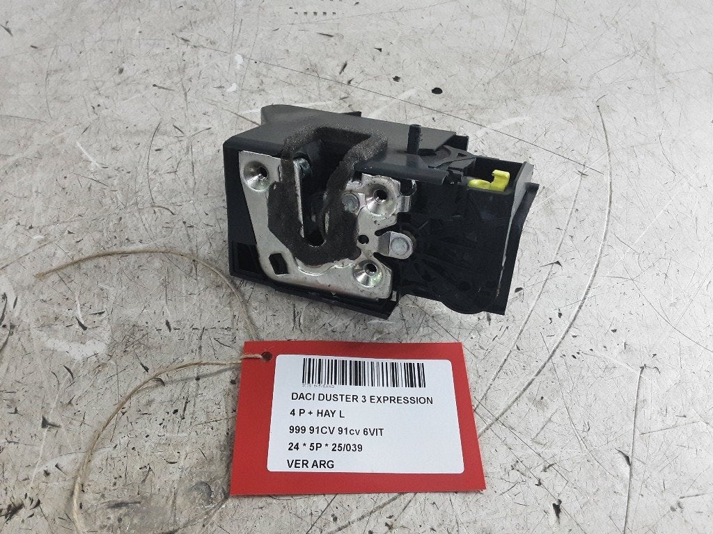 SERRURE DE PORTE ARRIÈRE GAUCHE Duster (DJF) (825031922R), Dacia, Arrière, Mevr. I. Hauben, Utilisé