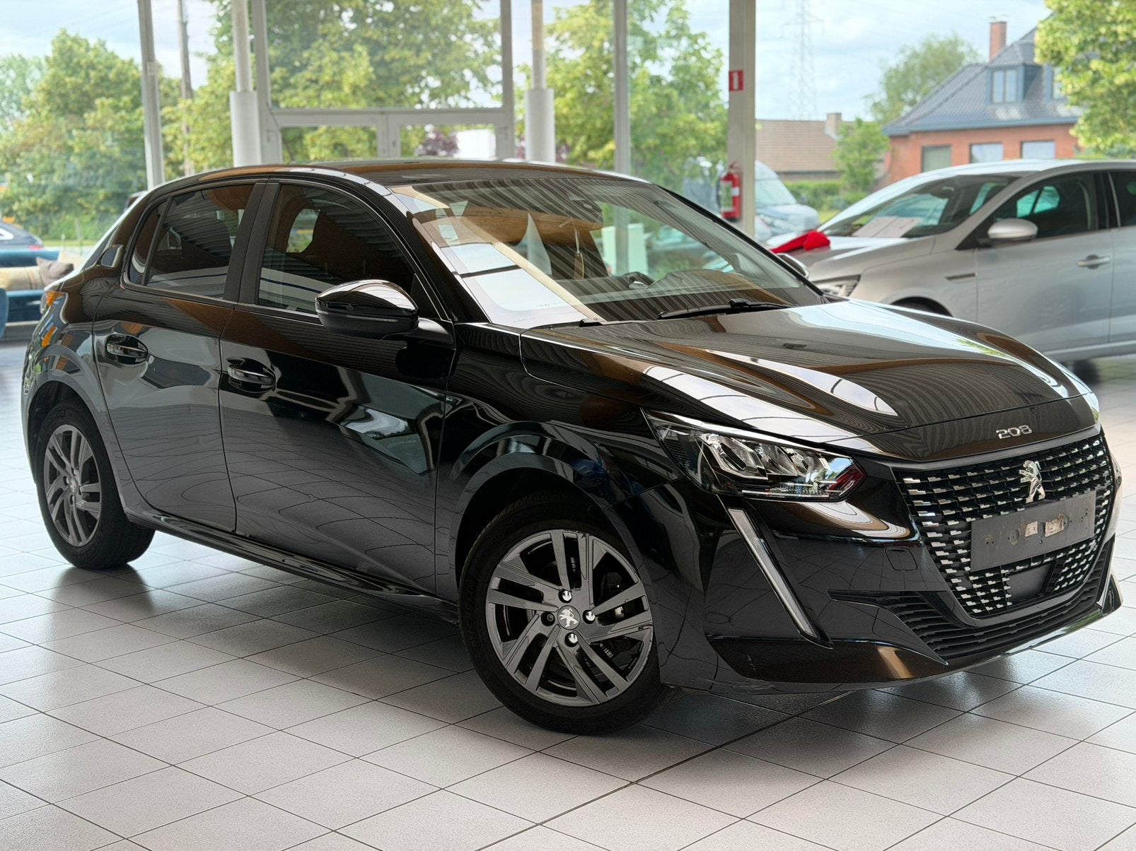 PEUGEOT 208 1.2 PureTech Active Pack, 118 g/km, Stof, 1199 cc, Zwart