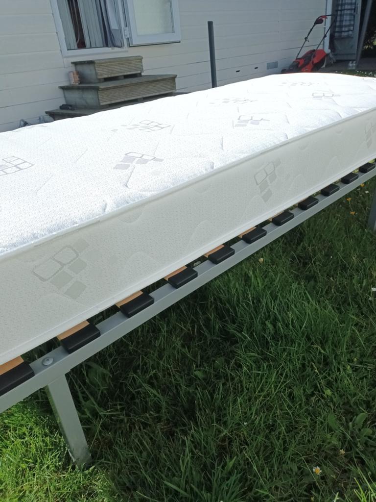 2 x 1persoonsbed met matras zgan, Ophalen