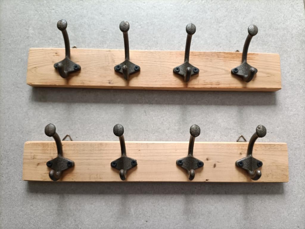 Kapstok in hout met 4 kapstokgietijzeren haken, Enlèvement, Bois, Portemanteau mural