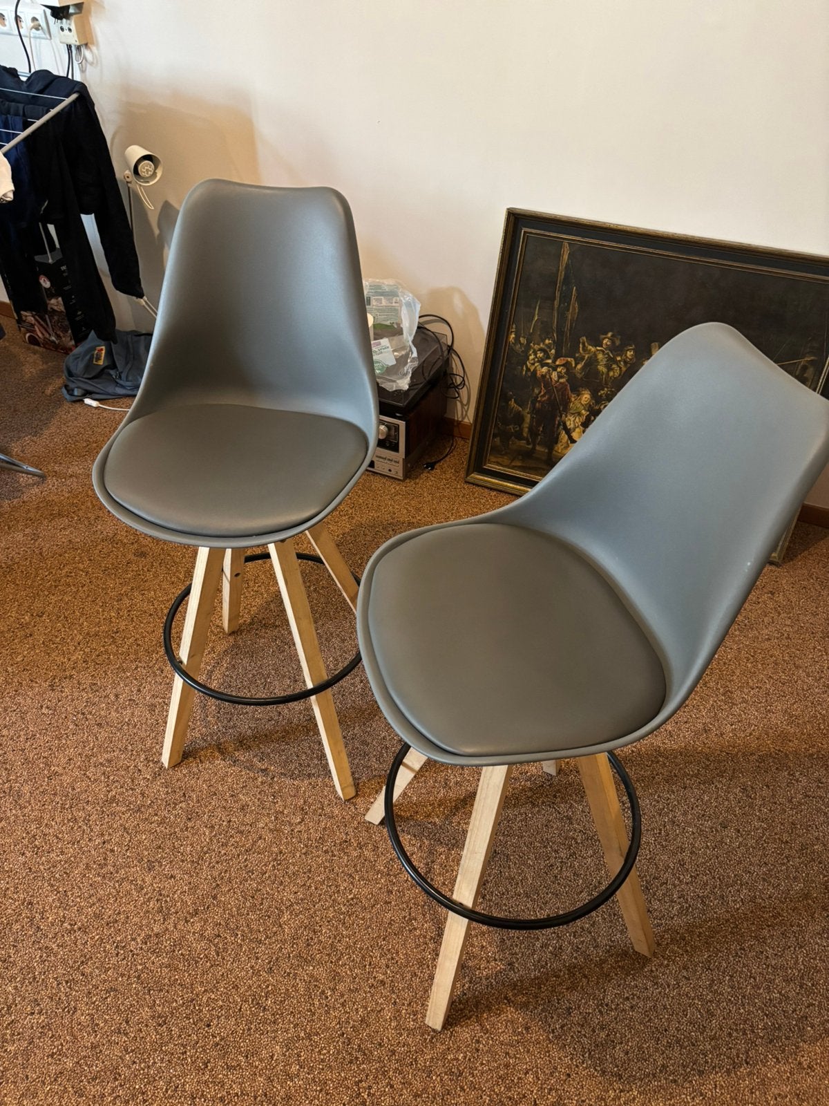 Twee grijze barstoelen, Enlèvement, Comme neuf