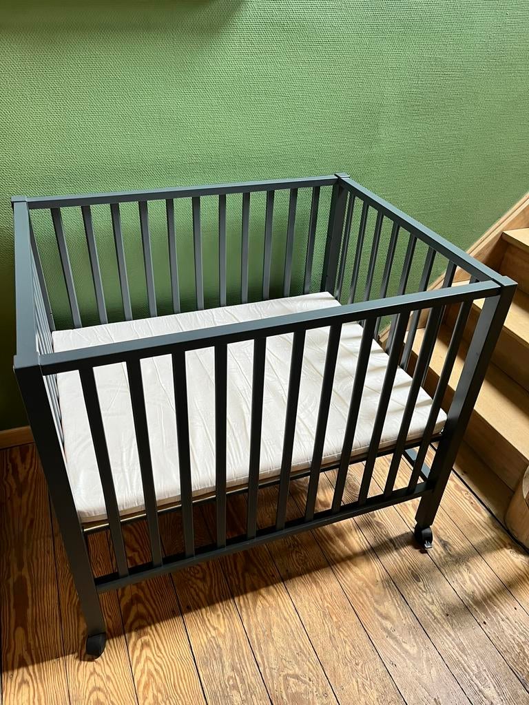 Parc Bébé CHILD WOOD gris anthracite + matelas, Enfants & Bébés, Parcs, Enlèvement, Comme neuf