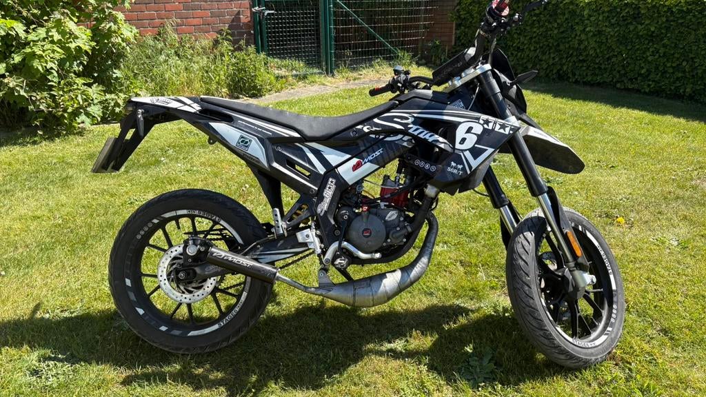 Gilera smr 50 80 airsal xtreme  brommer moto derbi cross, Fietsen en Brommers, Brommers | Derbi, Zo goed als nieuw, Ophalen