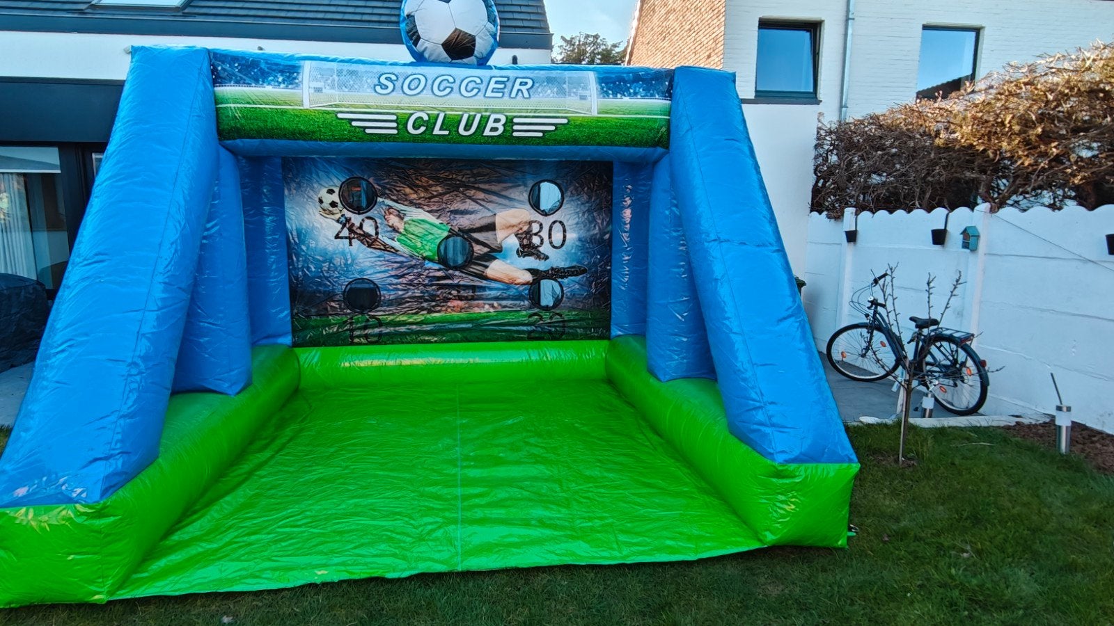 Springkasteel schietspel voetbal 3meter breed, Ophalen