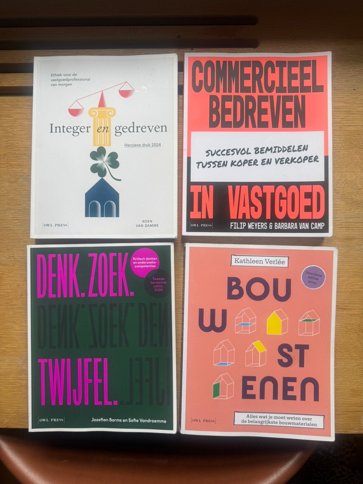Vastgoed leerboeken 1ste jaar, Ophalen, Zo goed als nieuw