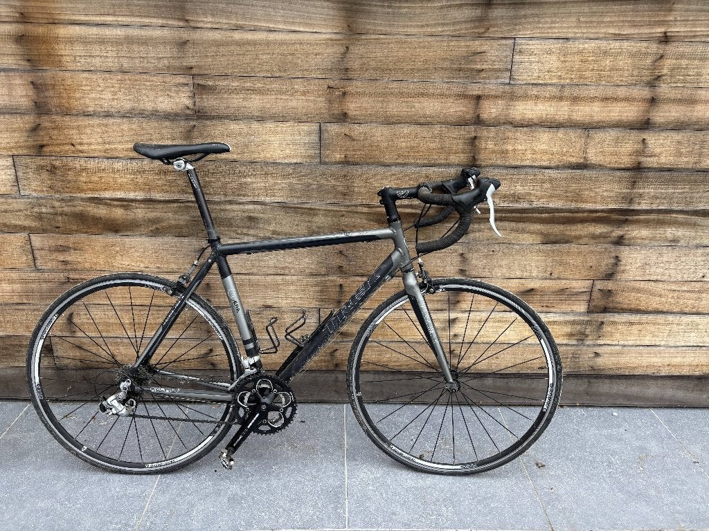 Koerfiets Trek 1.2, Fietsen en Brommers, 28 inch, Gebruikt, Velgrem, 15 tot 20 versnellingen