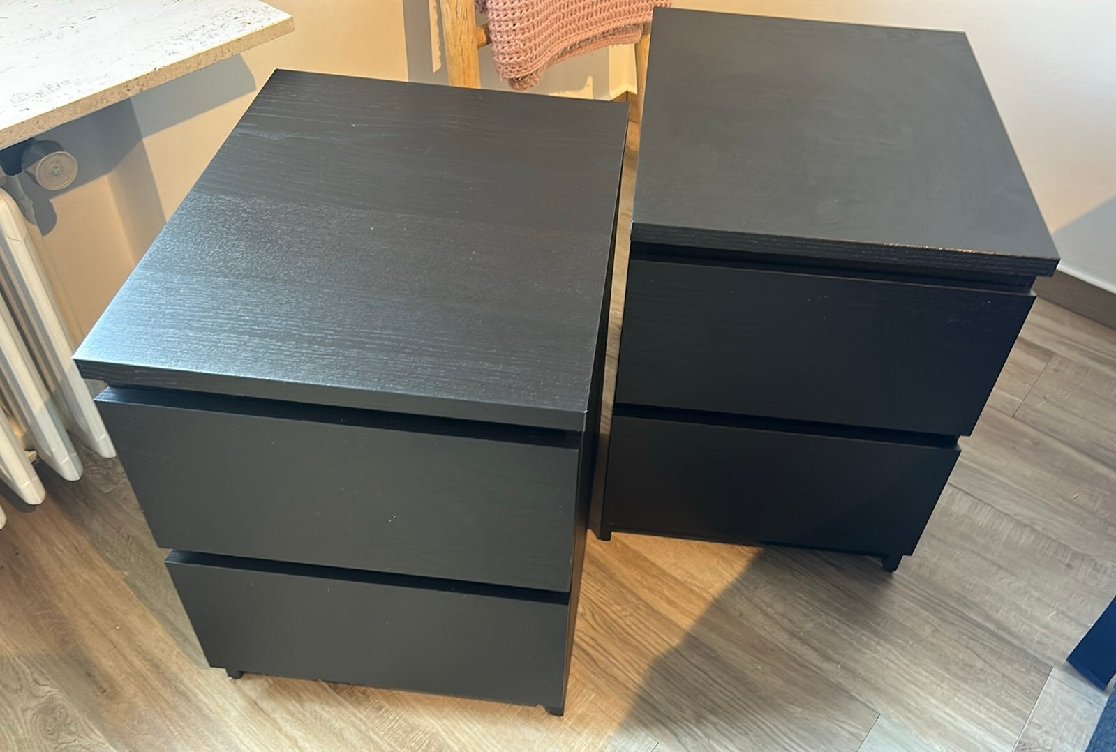 2 nachtkastjes Ikea zwartbruin, Enlèvement, Comme neuf