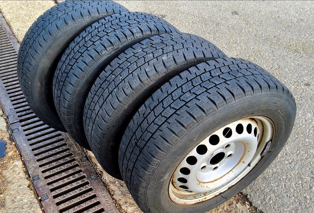 Pneus hiver renforcés pour VW Transporter T5, Auto-onderdelen, Banden en Velgen, Ophalen, 16 inch, Banden en Velgen, Bestelwagen