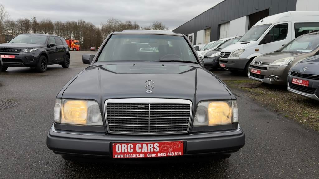 Mercedes-Benz E 250 D OLDTiMER AUTOMAAT NEW STAAT, Auto's, Automaat, Testrit aan huis, 2497 cc, Bruin