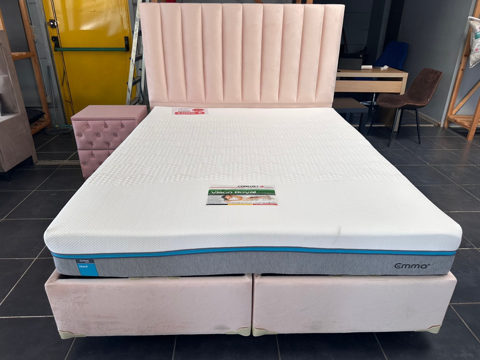 Lit coffre 160/200 avec matelas mémoire de formes (expo), Maison & Meubles, Enlèvement, Comme neuf, Rose