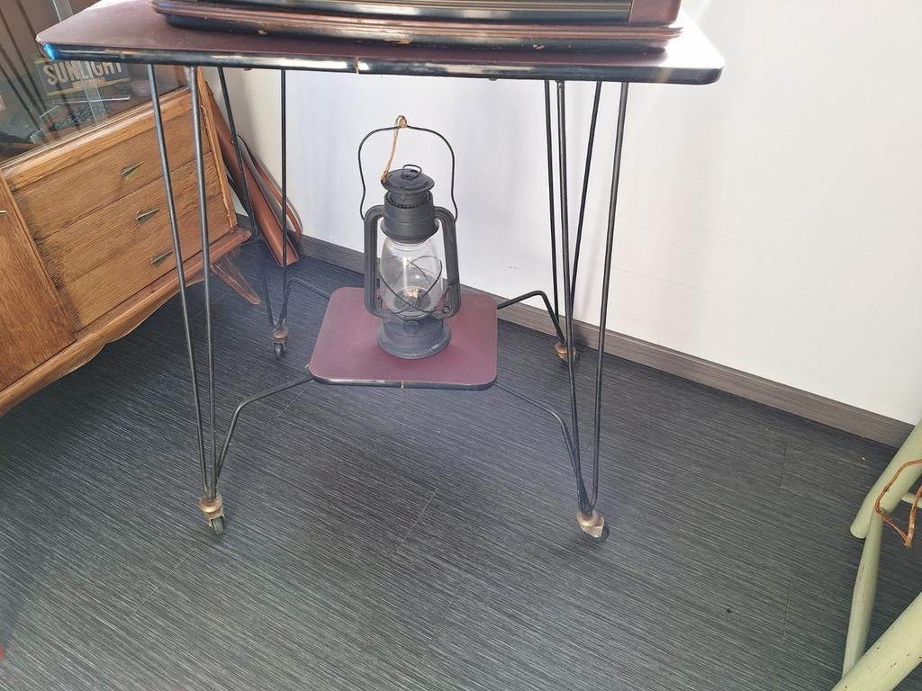 Vintage roltafeltje met 4 originele wieltjes, Ophalen, Zo goed als nieuw