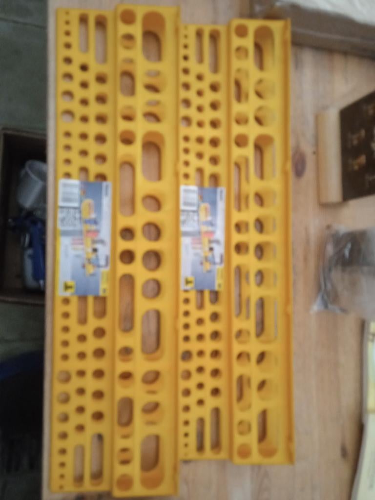 2 ongebruikte opbergingen /ophangingen voor gereedschap, Enlèvement, Neuf