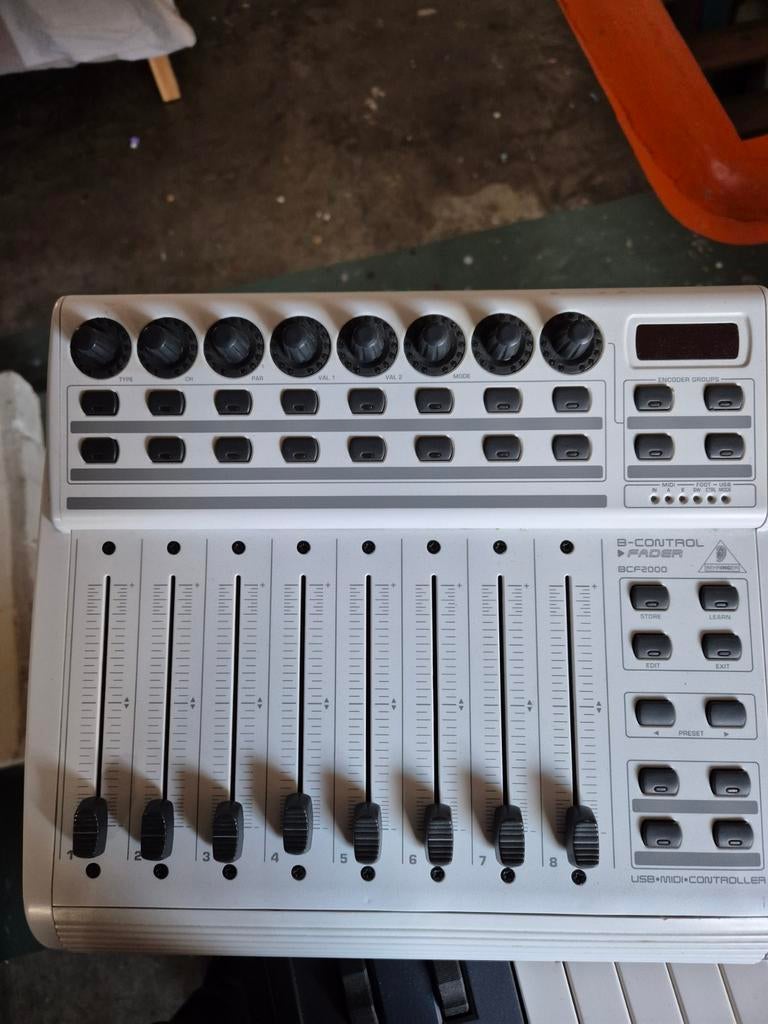 Behringer bcf 2000, Enlèvement ou Envoi