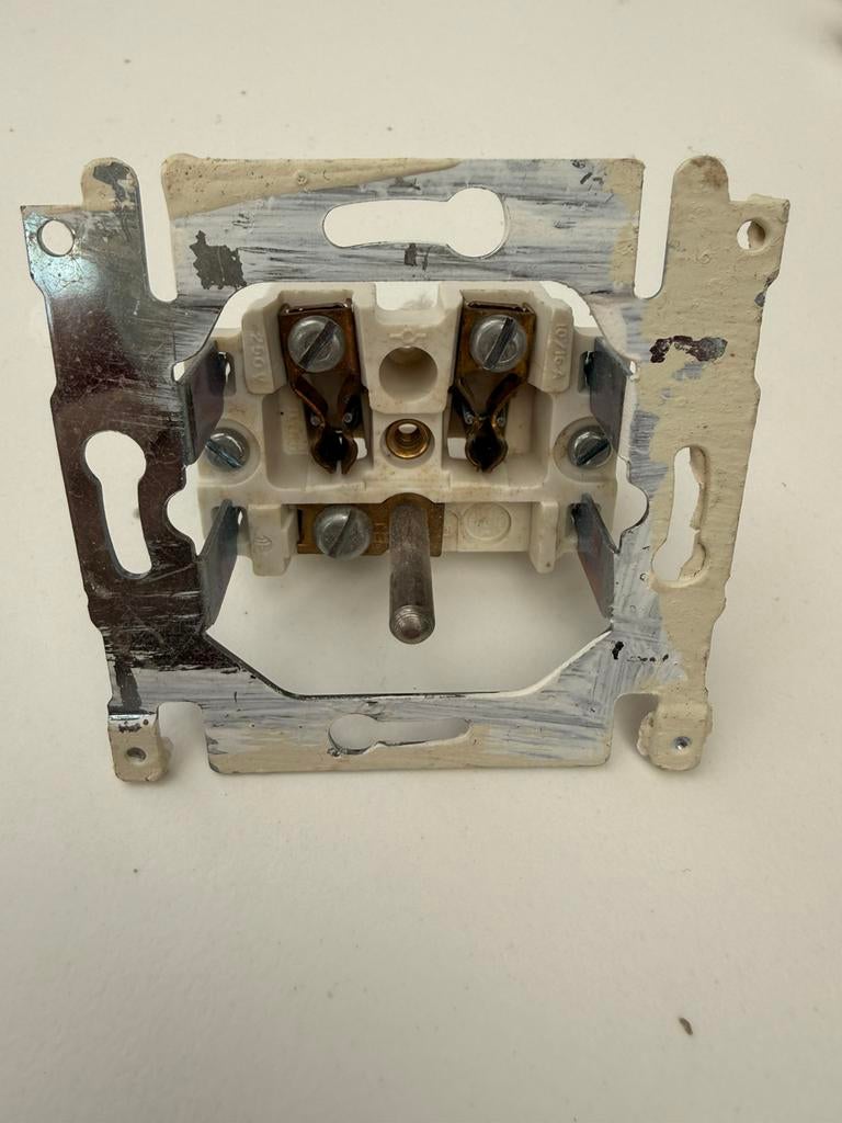 Stopcontact binnenwerk, Doe-het-zelf en Bouw, Elektriciteit en Kabels, Ophalen of Verzenden, Gebruikt, Stopcontact