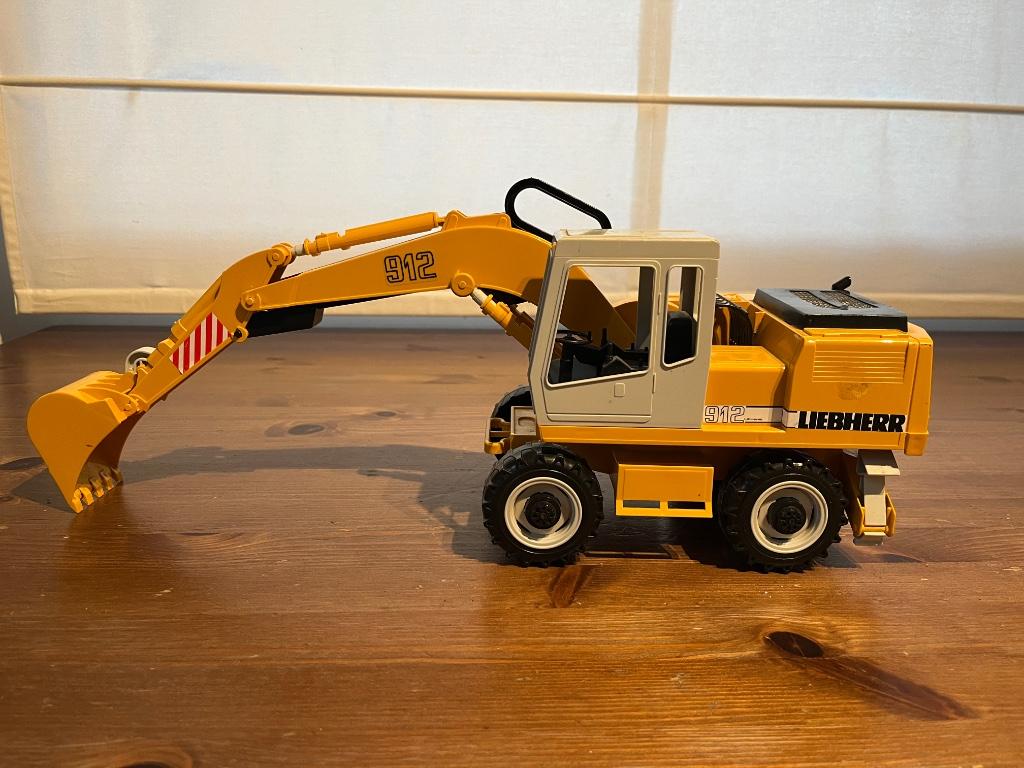 Graafmachine Liebherr van Bruder, Ophalen, Gebruikt