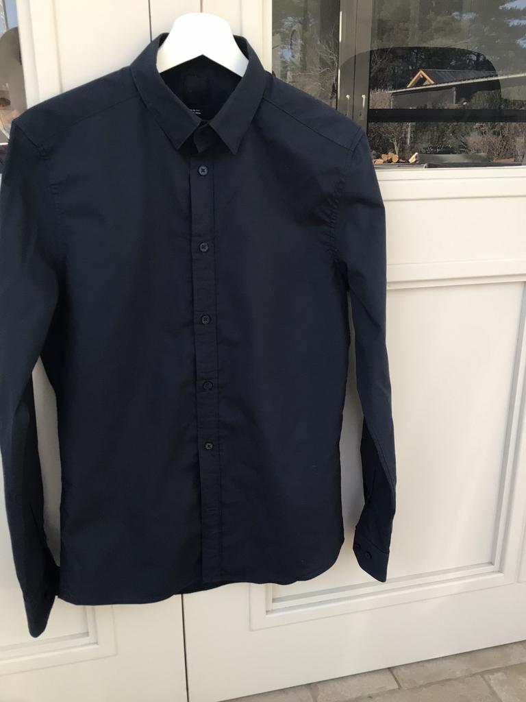 H&M slim fit easy iron d.blauw hemd. Mt. S, Kleding | Heren, Overhemden, Ophalen of Verzenden, Zo goed als nieuw, Blauw, H&M