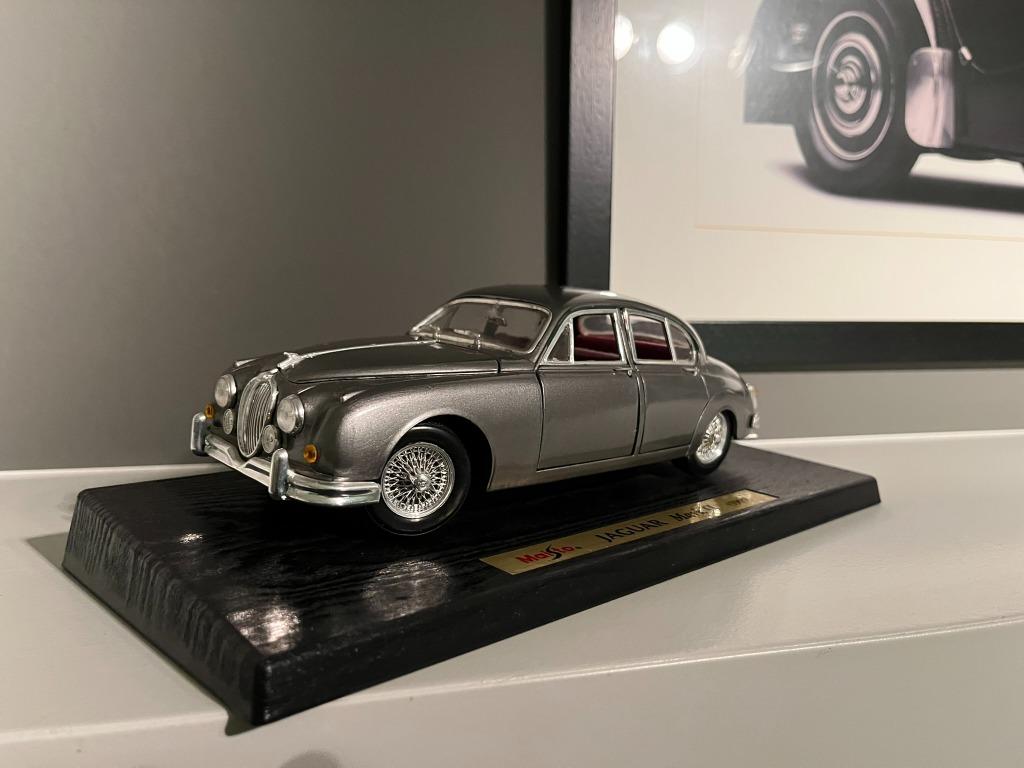auto miniatuur Jaguar 25cm-30cm op presentatieplateau, Enlèvement ou Envoi, Comme neuf, Voitures