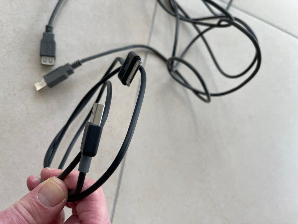 USB kabel , oplader, Ophalen, Zo goed als nieuw