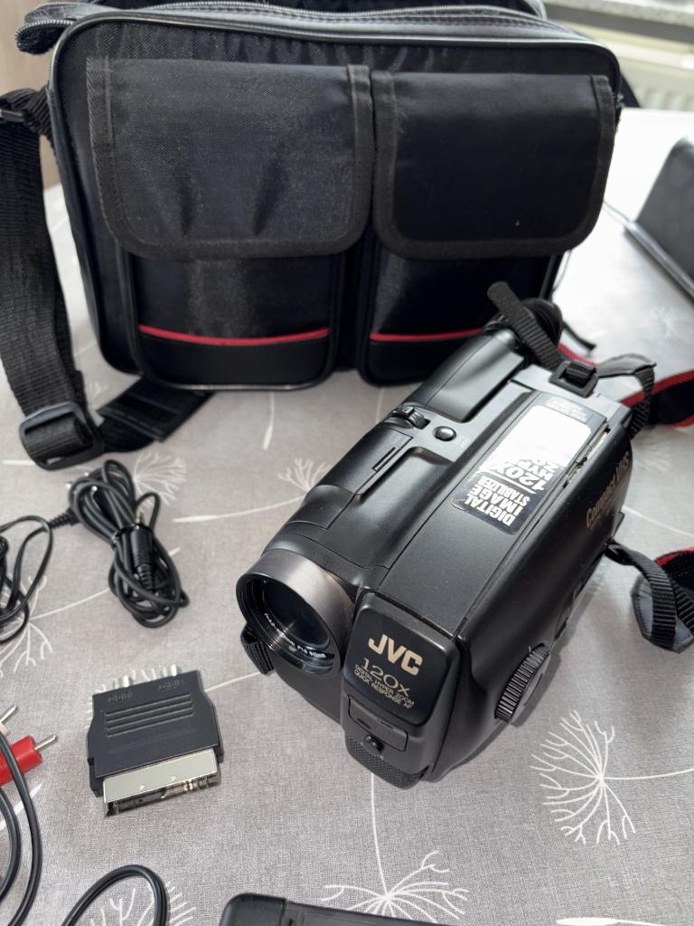 JVC GR-AX600 Compact VHS video camera 120x zoom, TV, Hi-fi & Vidéo, Caméscopes numériques, JVC, Caméra, Comme neuf, 20x ou plus