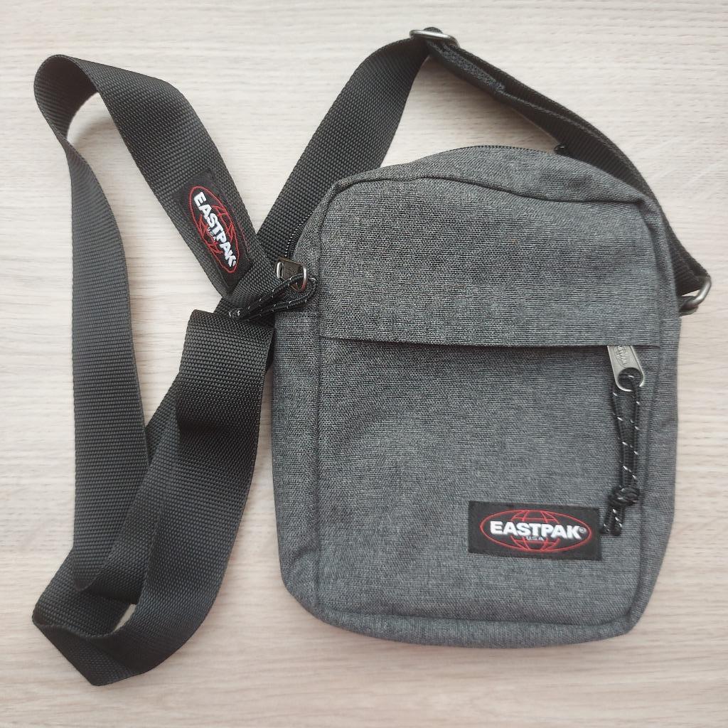 Donkergrijs Unisex Eastpak THE ONE Crossbody bag/schoudertas, Ophalen of Verzenden, Nieuw, Grijs, Overige merken