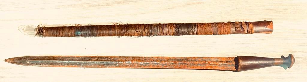 VINTAGE zwaard, Congo, 63 cm, houten schede, draadlegatuur, Ophalen of Verzenden