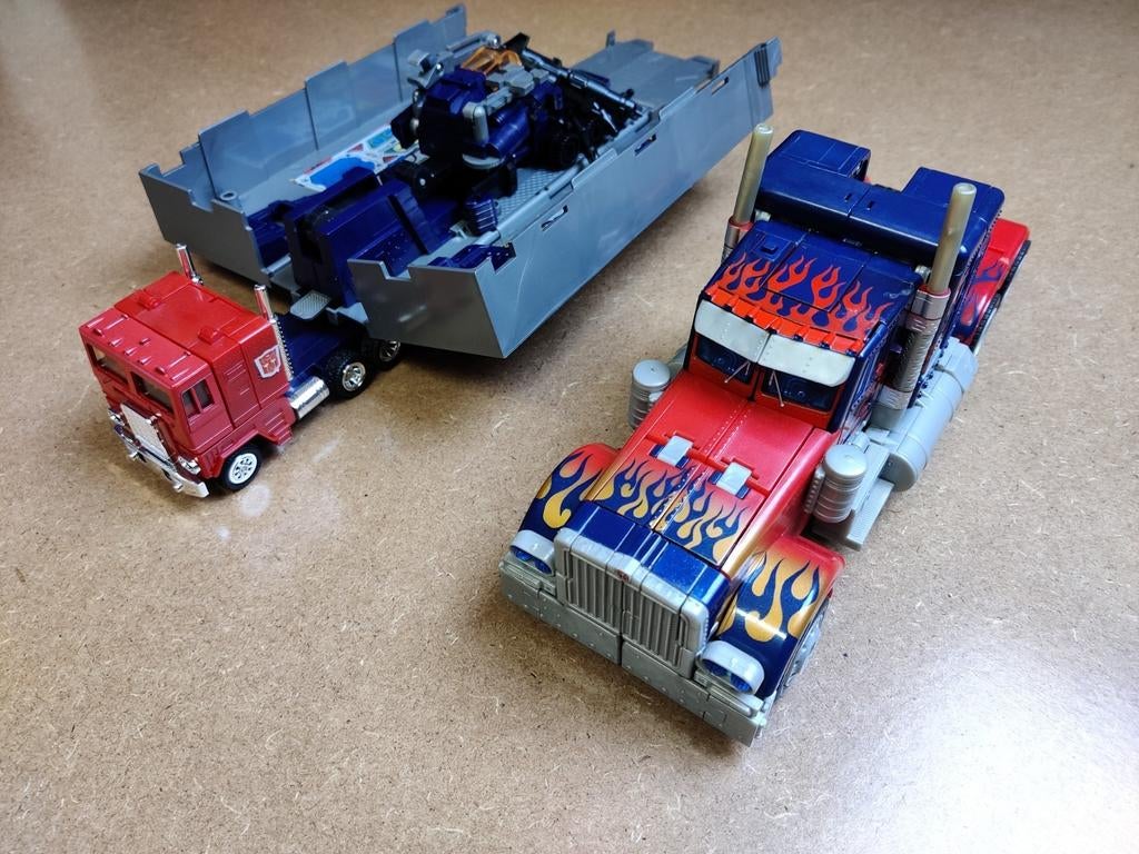 TRANSFORMERS OPTIMUS PRIME, Ophalen of Verzenden, Zo goed als nieuw