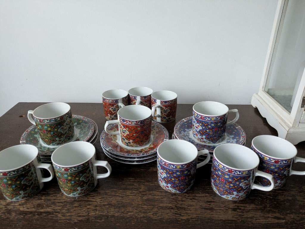 Porseleinen vintage koffieset 12kopjes, 11 schoteltjes, Ophalen