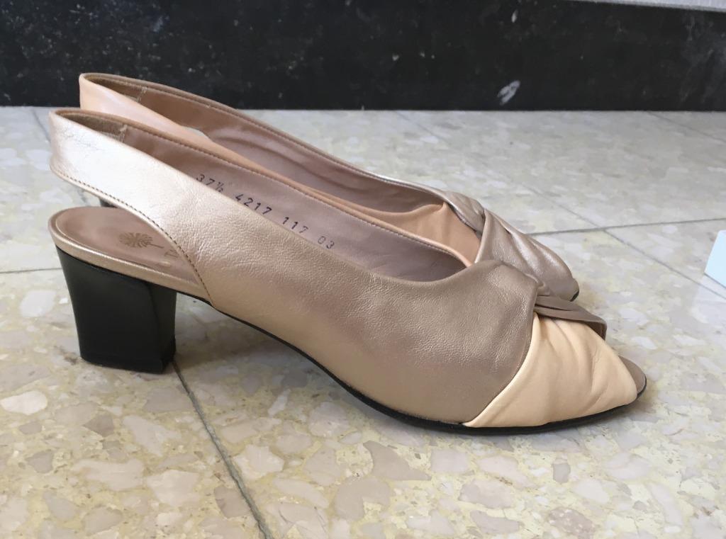Damessandalen maat 37 1/2, Beige, Voltan, Zo goed als nieuw, Sandalen of Muiltjes