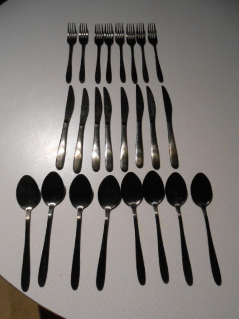24-delig bestek 3 x 8 lepel vork mes, Huis en Inrichting, Keuken | Bestek, Ophalen of Verzenden, Gebruikt, Inox of Chroom