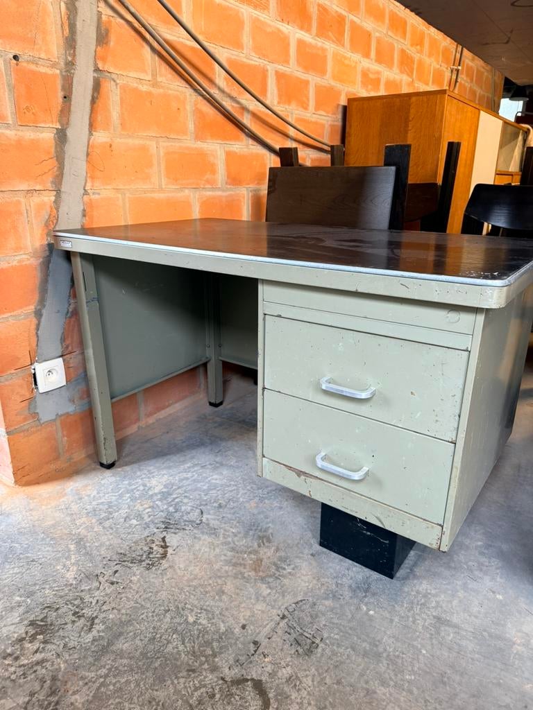 Vintage metalen bureau, Huis en Inrichting, Bureaus, Gebruikt, Ophalen