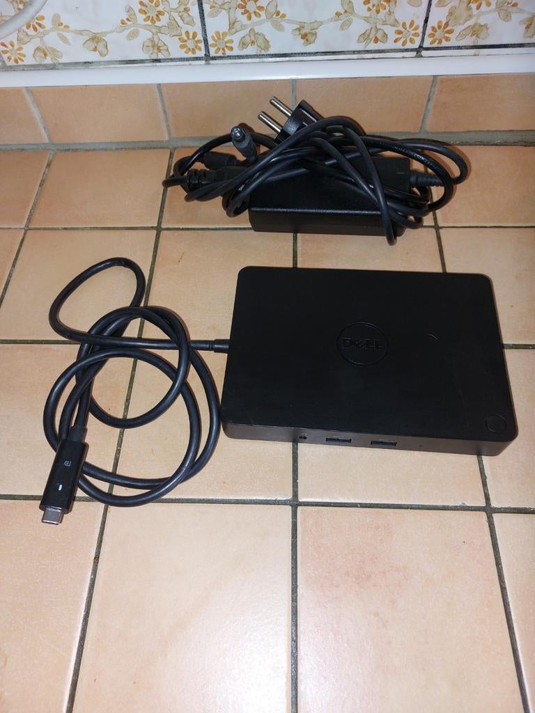 Dell WD15 docking station in zeer goede staat, Computers en Software, Dockingstations