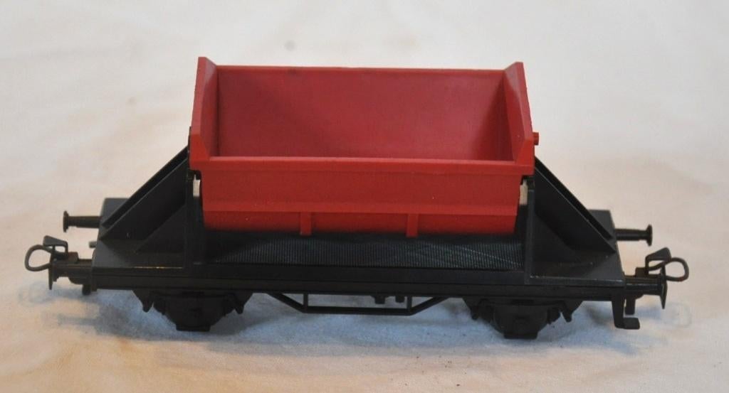 wagon benne pivotante marklin plastique vintage (10), Collections, Enlèvement ou Envoi, Utilisé, Train, Modèle réduit