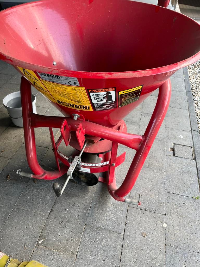Te koop Rondini meststrooier, Articles professionnels, Agriculture | Outils, Autre, Protection des cultures et Fertilisation, Enlèvement
