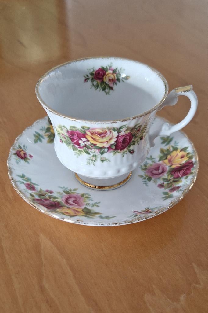 Engels fine bone china kop en schotel – Elizabethan, Ophalen, Zo goed als nieuw, Porselein, Kop en/of schotel