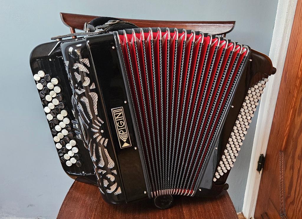 accordeon Pigini, do 1, 96 bas met garantie, Muziek en Instrumenten, Accordeons, Met koffer, Zo goed als nieuw, 96-bas, Knopaccordeon