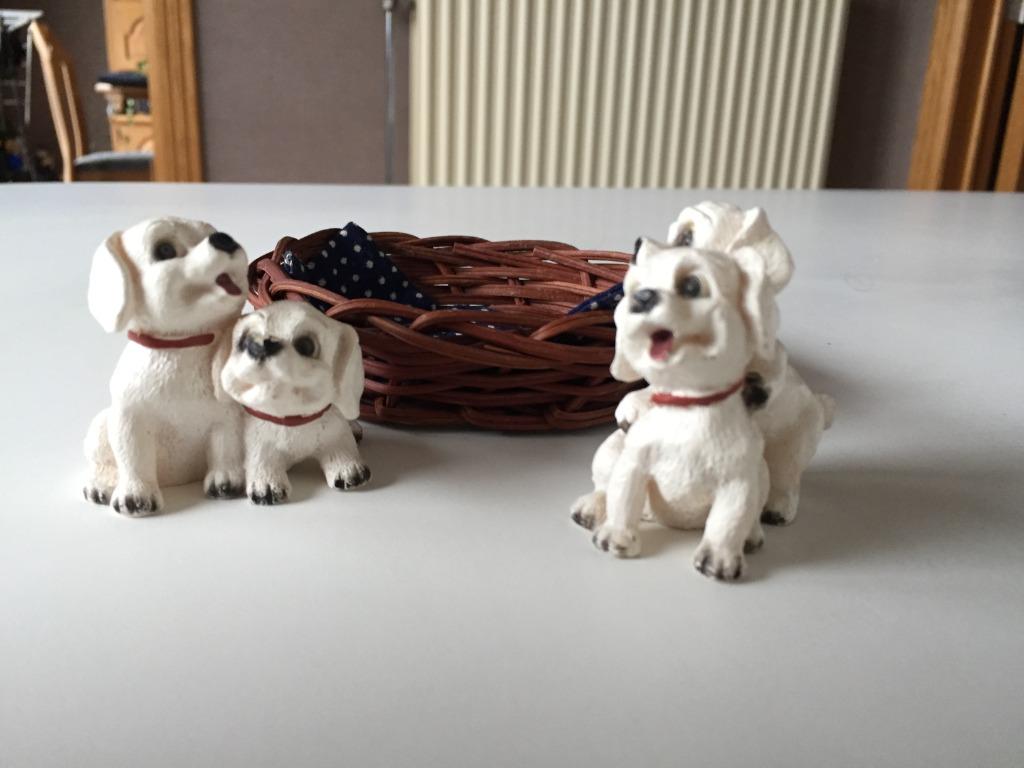 Beeldjes hondjes in mand, Ophalen of Verzenden, Zo goed als nieuw, Hond of Kat, Beeldje of Figuurtje
